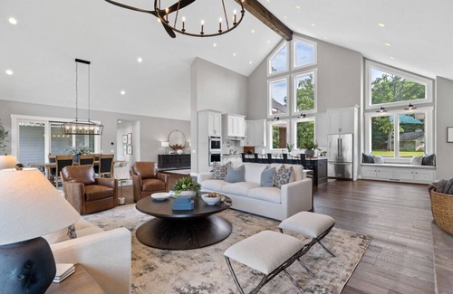 Buckhead House | Lake Oconee Pool Table King Suites Kayaks SUPs