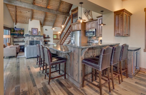 Talmont House | Lake Of The Sky - Lakeview - TLUXP