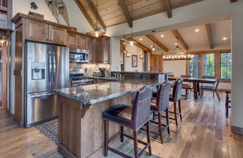 Talmont House | Lake Of The Sky - Lakeview - TLUXP