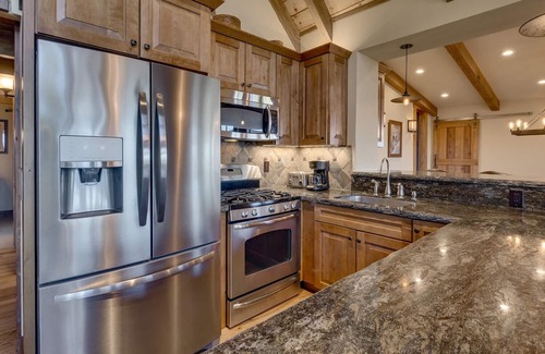 Talmont House | Lake Of The Sky - Lakeview - TLUXP
