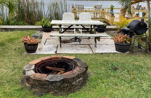 Okeechobee Cabin | Lake Okeechobee Waterview Cabin with dock!