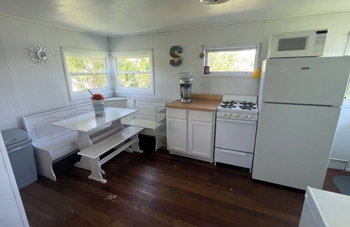 Dexter House | Lake Ontario getaway 30 mins from Alexandria Bay and the famous Bolt Castle.