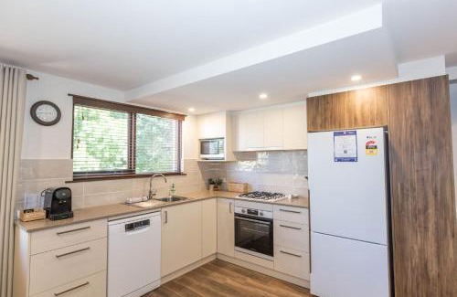 Jindabyne Apartment | Lake Pines 2 of 24 Cobbon Crescent Free WiFi and Stay 7 nights only pay 6