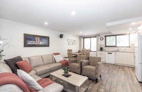 Jindabyne Apartment | Lake Pines 2 of 24 Cobbon Crescent Free WiFi and Stay 7 nights only pay 6