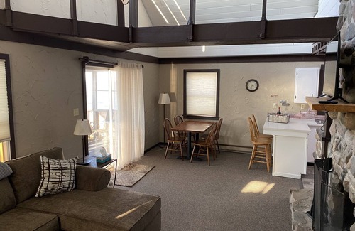 Estelline House | Lake Poinsett Cozy Cabin
