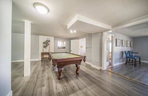 Huddleston House | Lake Point Manor on Smith Mountain Lake, wifi, hot-tub, kayaks, dog allowed