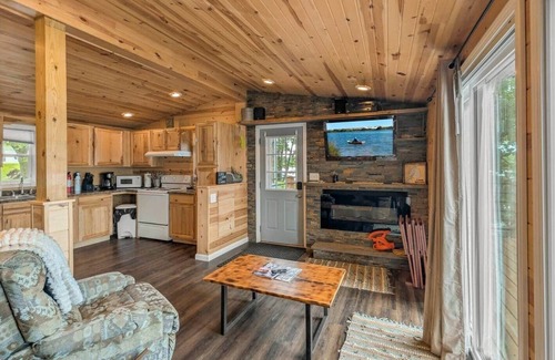 Farwell House | "Lake Rachel Retreat"- Fish, Swim, Play!