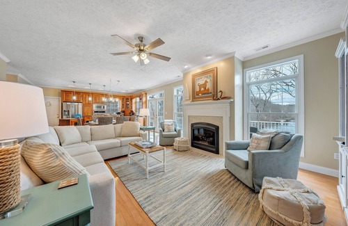 Westlake Corner House | LAKE Royale: Lakefront Home with hot tub.