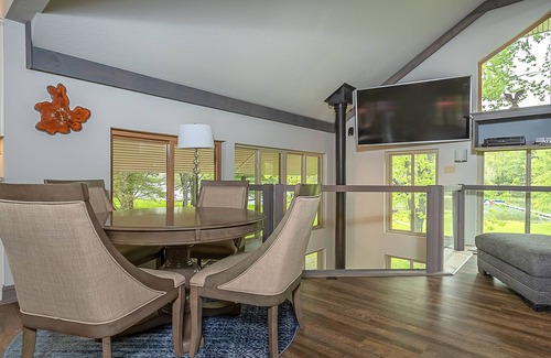 Swanton House | Lake's End: Lakefront w/ level lawn and Private dock