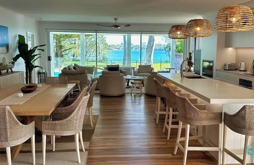 Nords Wharf House | Lake Sabai - Waterfront and private pool
