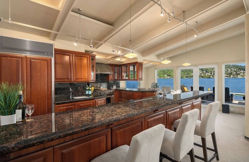Viewpoint House | Lake Sammamish Waterfront Home with Hot Tub/Pet Friendly