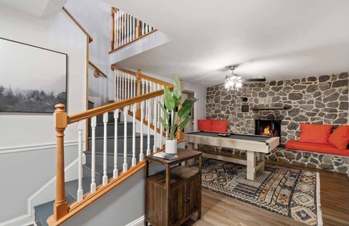Kabletown Cottage | Lake Shannondale Retreat | Jacuzzi + Pool Table