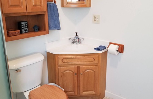 Lakewood House | LAKE SHELBYVILLE KIMBLE'S FARMHOUSE. SLEEPS 9