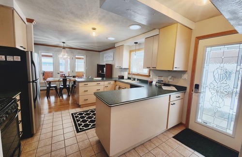 Gladstone House | Lake Shore Lookout Upper Peninsula Home