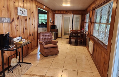 Perryville House | Lake Shore Retreat