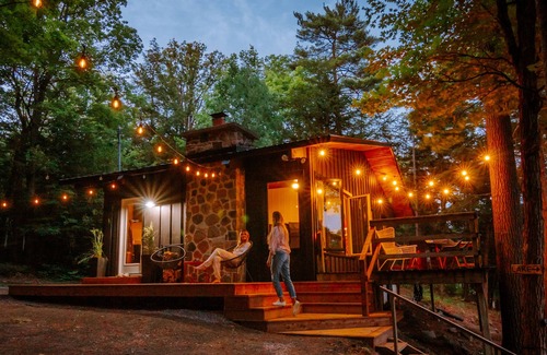 Havelock-Belmont-Methuen Cottage | Lake-side newly-renovated stylish cottage - pet friendly!