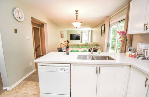 Alcona Cottage | Lake Simcoe 4BR Home – Ideal for Families & Group Getaways