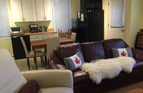 Brock House | Lake Simcoe Cottage across Thorah Centennial Park, Beaverton Ontario
