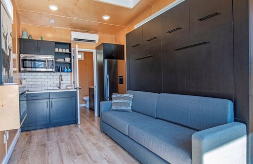 Madras House | Lake Simtustus Resort Crown Point Tiny Home #11 - Hot Tub
