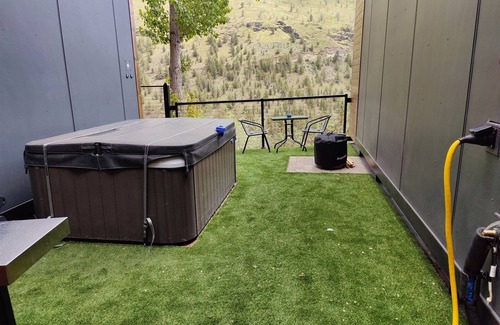 Madras House | Lake Simtustus Resort Crown Point Tiny Home #11 - Hot Tub