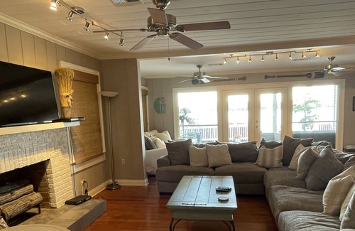Ferriday Cottage | Lake St. John Getaway