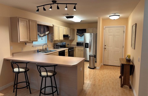 Gulf Breeze House | Lake Stay Beach Play - Charming 2-bedroom house in fabulous Gulf Breeze