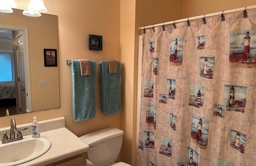 Gulf Breeze House | Lake Stay Beach Play - Charming 2-bedroom house in fabulous Gulf Breeze