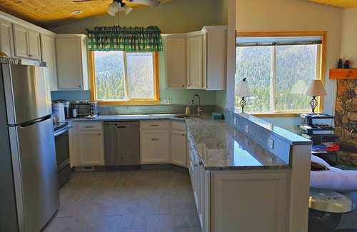 Tahoe Village House | Lake Tahoe's Best! Panoramic Lake Views for 9, Ski, Hot Tub at Heavenly , A/C