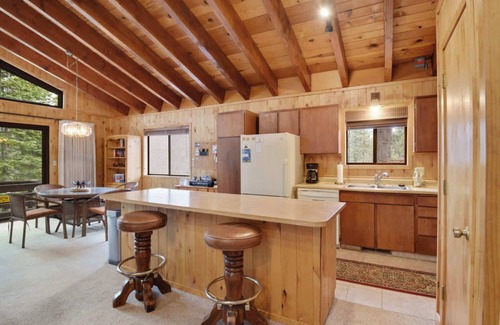 Tahoma House | Lake Tahoe Treasure! Minutes from Beach & Skiing