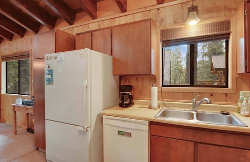 Tahoma House | Lake Tahoe Treasure! Minutes from Beach & Skiing