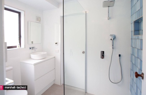 Wallaga Lake House | Lake Therapy 1 Fairhaven Point Way- Quiet lakeside. Bermagui
