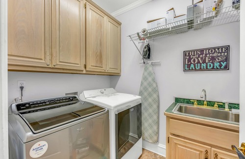 Trimble House | Lake Therapy: 5 BR, 4.5 BA in Crane Hill, Sleeps 18