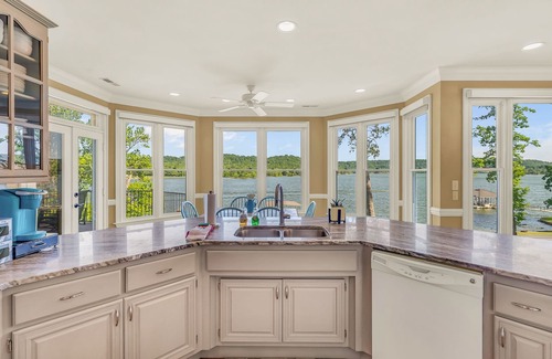 Trimble House | Lake Therapy: 5 BR, 4.5 BA in Crane Hill, Sleeps 18