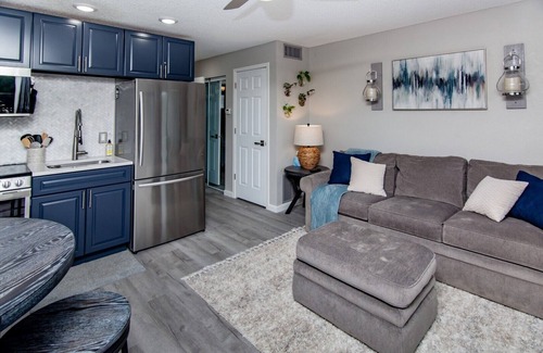 Osage Beach Condo | “Lake Therapy” Condo~ Couples Lakefront Getaway~ No Steps.