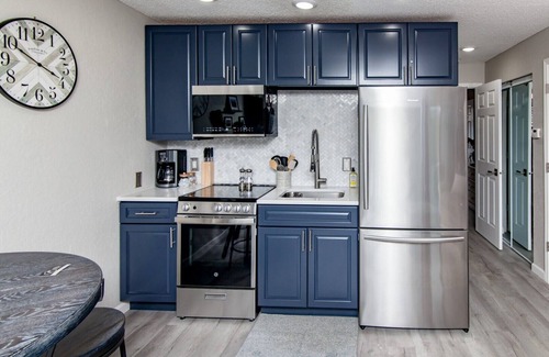 Osage Beach Condo | “Lake Therapy” Condo~ Couples Lakefront Getaway~ No Steps.