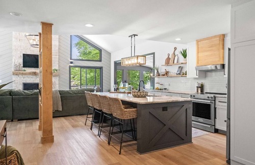 Westport House | Lake Therapy is a freshly renovated, 5 bdrm 6 bath exquisite lakefront property