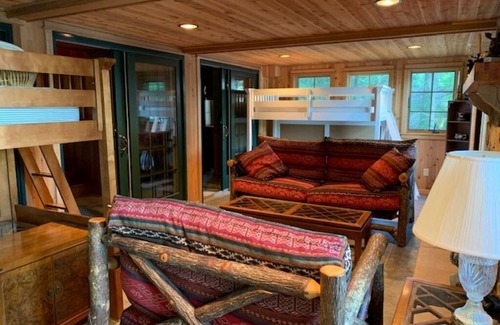 Malone House | Lake Titus Waterfront - Poplar Point