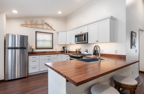 Petoskey Condo | Lake. Trails. Ski. Repeat. - Cozy Condo Between Petoskey & Harbor Springs