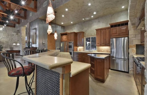 Oatmeal House | Lake Travis Waterfront, Pool, Pool Table, Shuffleboard, Great Views, Ping Pong