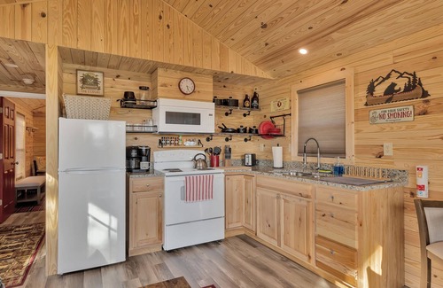 White County Cabin | Lake View Adventure Cabin at Bear Bluff Retreat