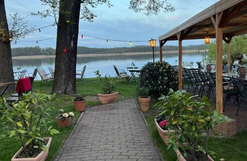 Mellensee Apartment | Lake view apartment direct water access up to 4 pers. - Restaurant at the wildlife park