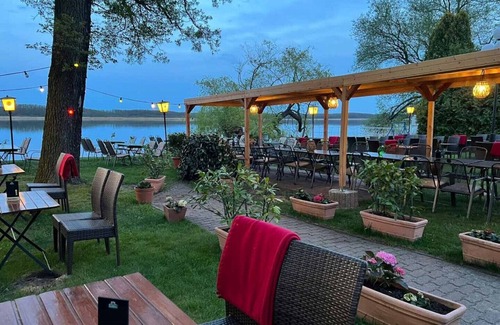 Mellensee Apartment | Lake view apartment direct water access up to 4 pers. - Restaurant at the wildlife park