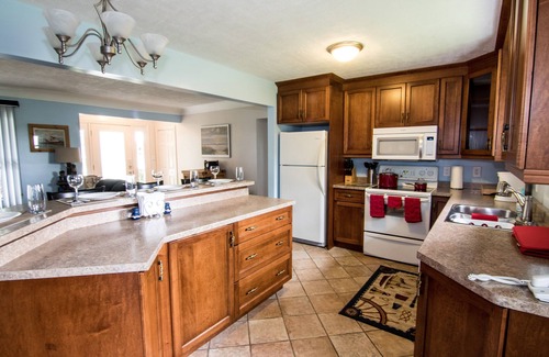 Leamington Apartment | Lake-View Apartment Near Point Pelee National Park