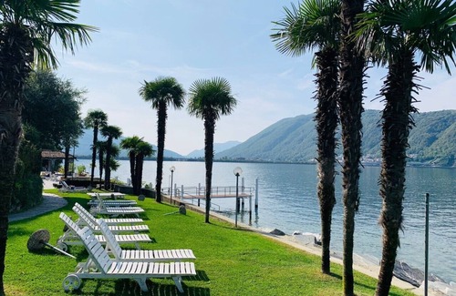 Bissone Apartment | Lake view apartment with terrace, outdoor pool and parking space