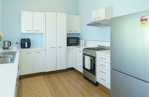 Fishing Point House | Lake View Blue 2 Bedroom House - Wifi, AC, close to Lake Macquarie