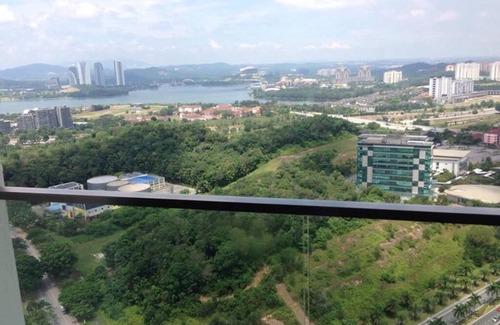 Cyberjaya Apartment | Lake View Breathtaking Cybersquare 500mbps wifi
