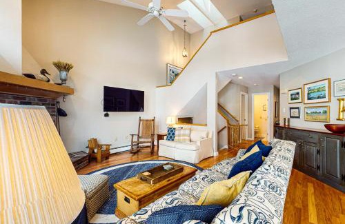 Bridgton Apartment | Lake View by the Mountain
