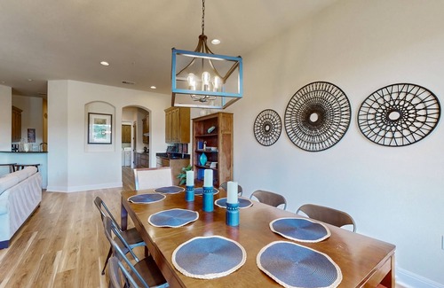 Lakeway Condo | Lake-view condo with balcony in resort community - on-site spa, bar, & dining