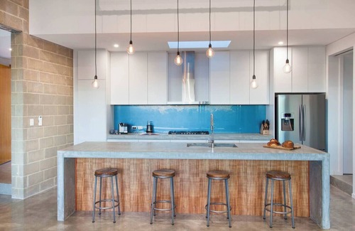 Quindalup House | Lake View Contemporary Comforts meets Nature
