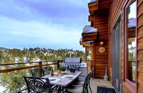 Tahoe Village House | Lake View Cozy Holiday Getaway! 10% Off EarlyBird booking! Perfect for Christmas